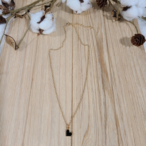 🖤🖤BACK IN STOCK🖤🖤Black Hanging Heart Necklace on a GOLD Necklace 🖤🖤 - Picture 9 of 11